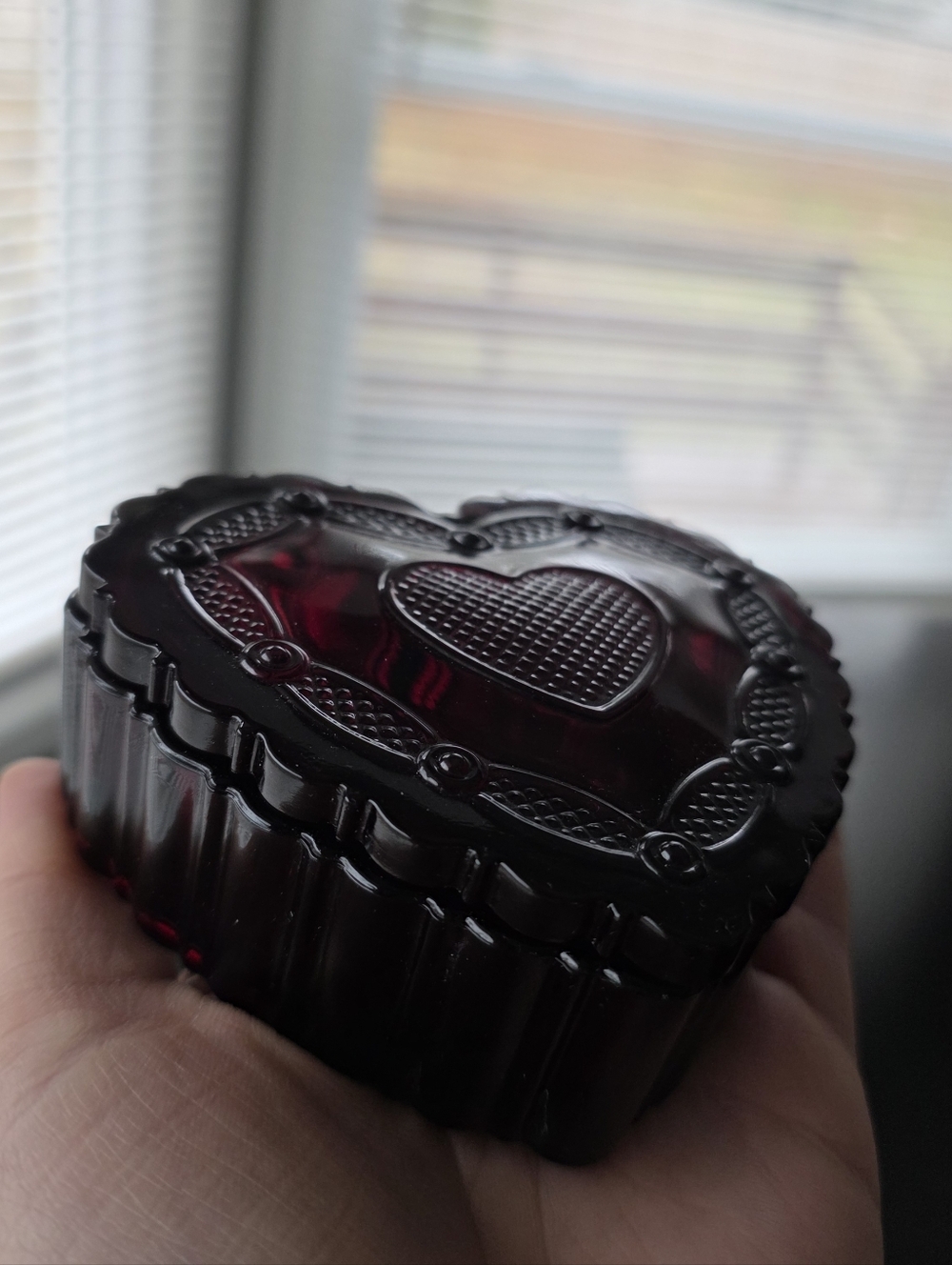 Vintage avon 1876 cape cod Heart Shaped Trinket Box Royal Ruby Red Dish - Picture 2 of 6